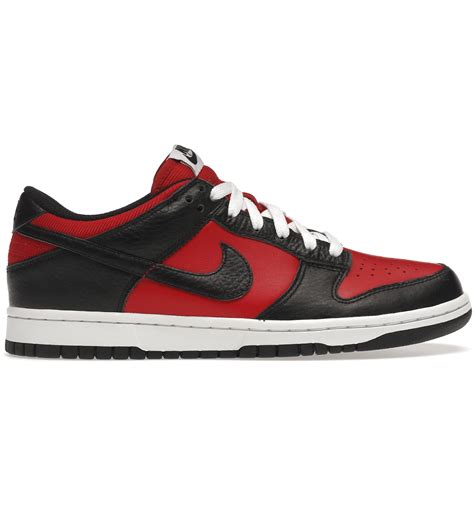 Nike dunks red and black